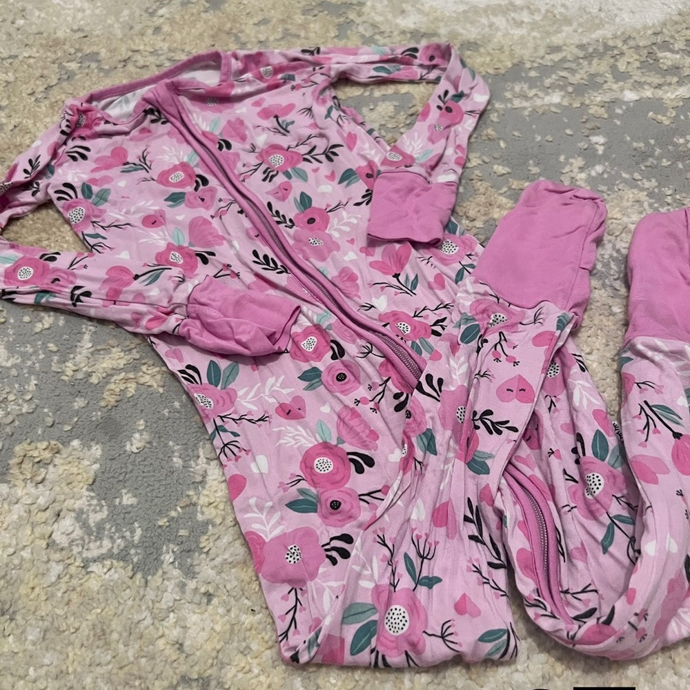 Little Sleepies pjs  - 3T - Like New - Smoke Free, Dog/Cat Friendly